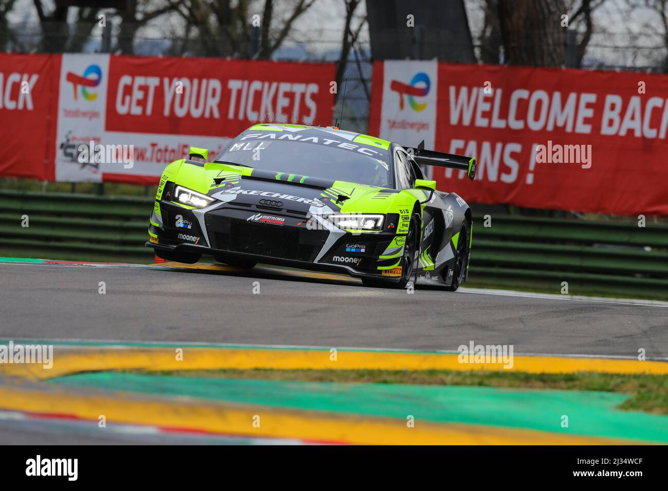 Autodromo Enzo e Dino Ferrari, Imola, Italie, avril 2022, #46 Team WRT - Frédéric VERVISCH/Nico MÜLLER/Valentino ROSSI - Audi R8 LMS evo II GT3 Banque D'Images