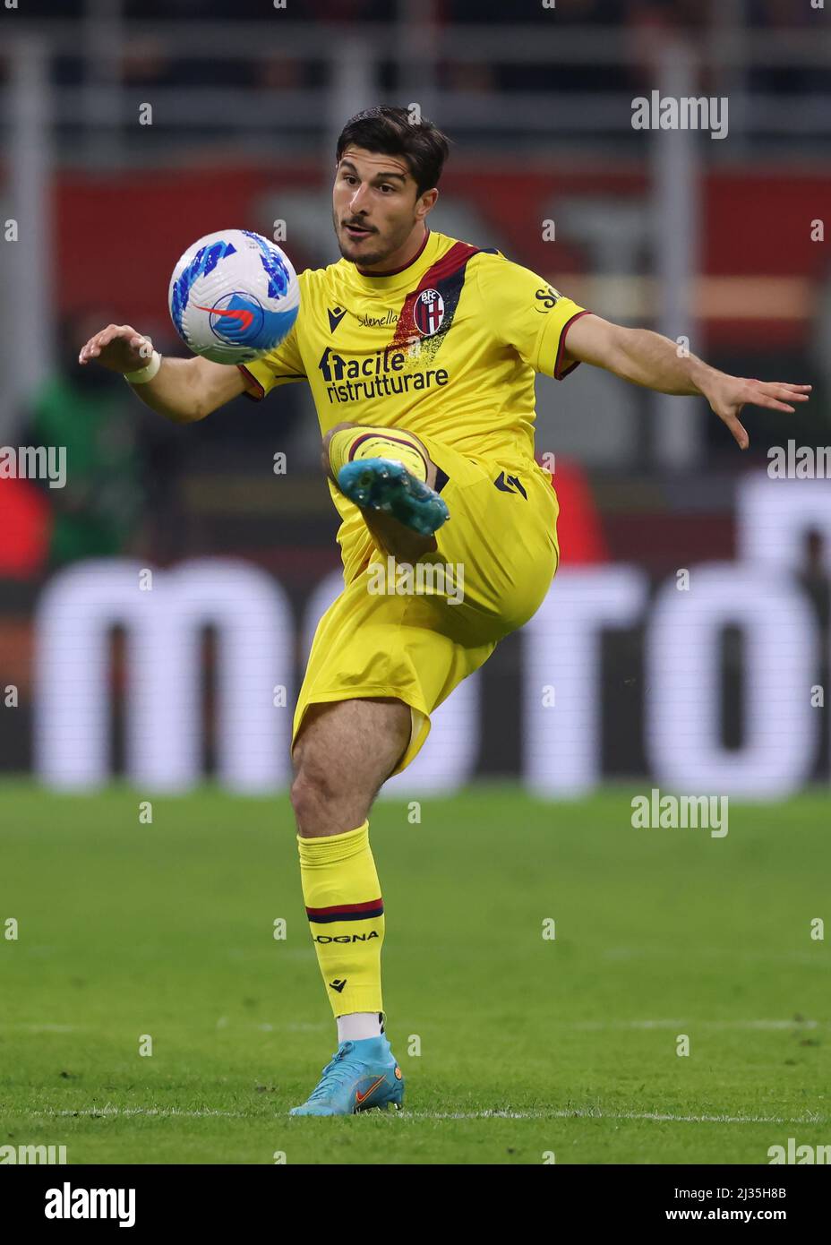 Milan, Italie, 4th avril 2022. Riccardo Orsolini du FC de Bologne pendant la série Un match à Giuseppe Meazza, Milan. Le crédit photo devrait se lire: Jonathan Moscrop / Sportimage Banque D'Images