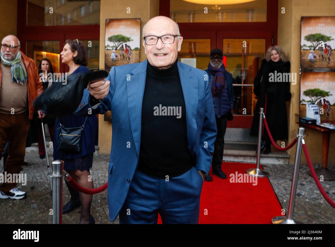 Berlin, Allemagne. 05th avril 2022. Volker Schlöndorff vient à la première du film 'der Waldmacher' au cinéma Babylone. Crédit : Gerald Matzka/dpa/Alay Live News Banque D'Images