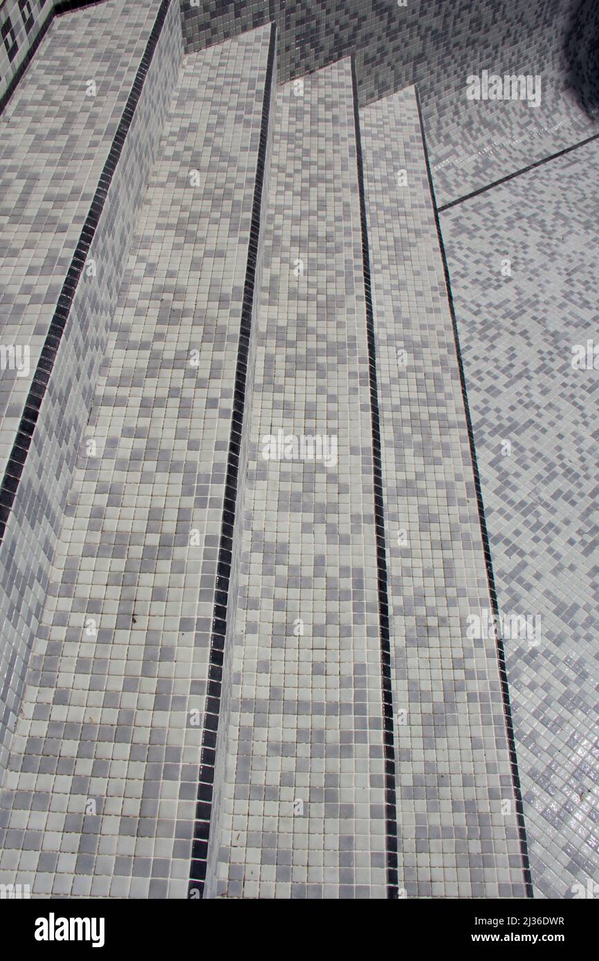 abandonné, bleu, bordure, bordures, ciment, céramique, couleur, couleur, fissure, dommage, catastrophe, drainé, tremblement de terre, vide, tombé, remplir, fixer, fixe, vert Banque D'Images