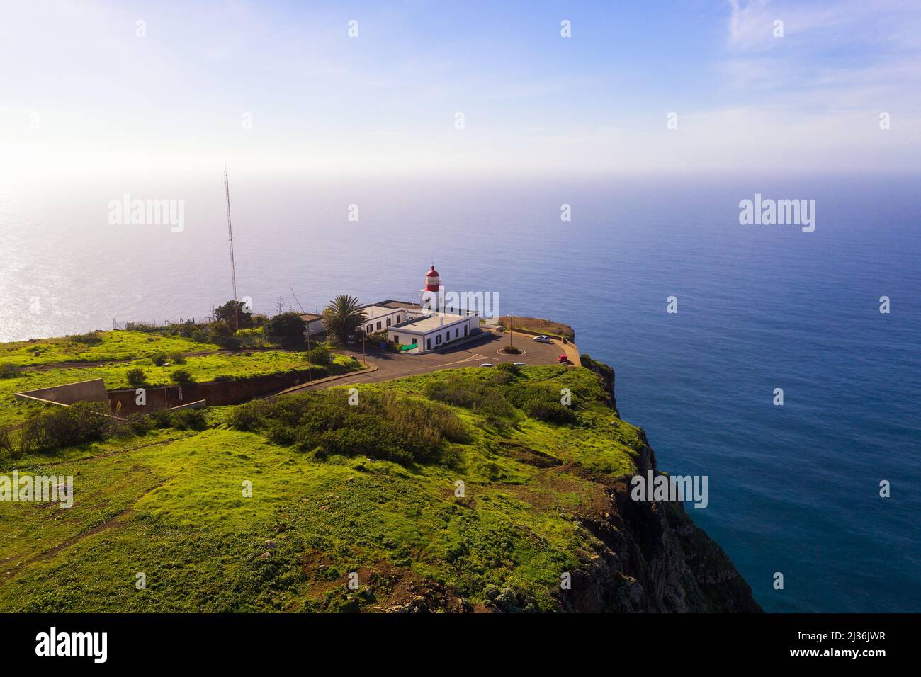 Vue aérienne du phare de Ponta do Pargo dans les îles de Madère, Portugal Banque D'Images
