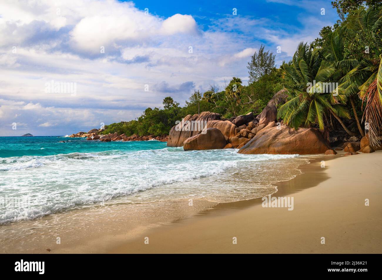 Plage d'Anse Lazio sur l'île de Praslin, Seychelles Banque D'Images