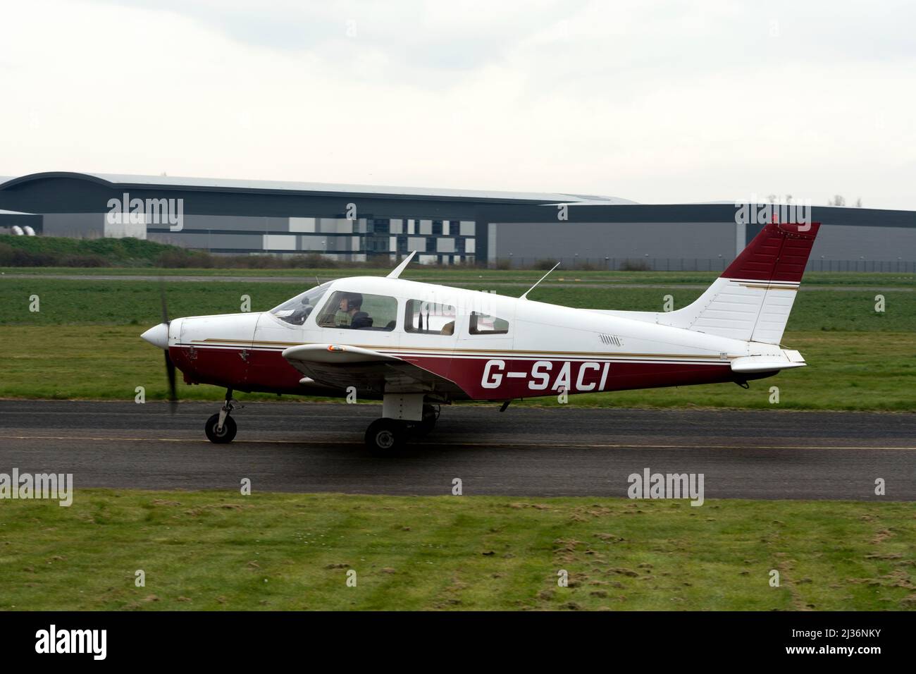 Piper PA-28 161 Warrior II (G-SACI) à l'aérodrome de Wellesbourne, Warwickshire, Royaume-Uni Banque D'Images