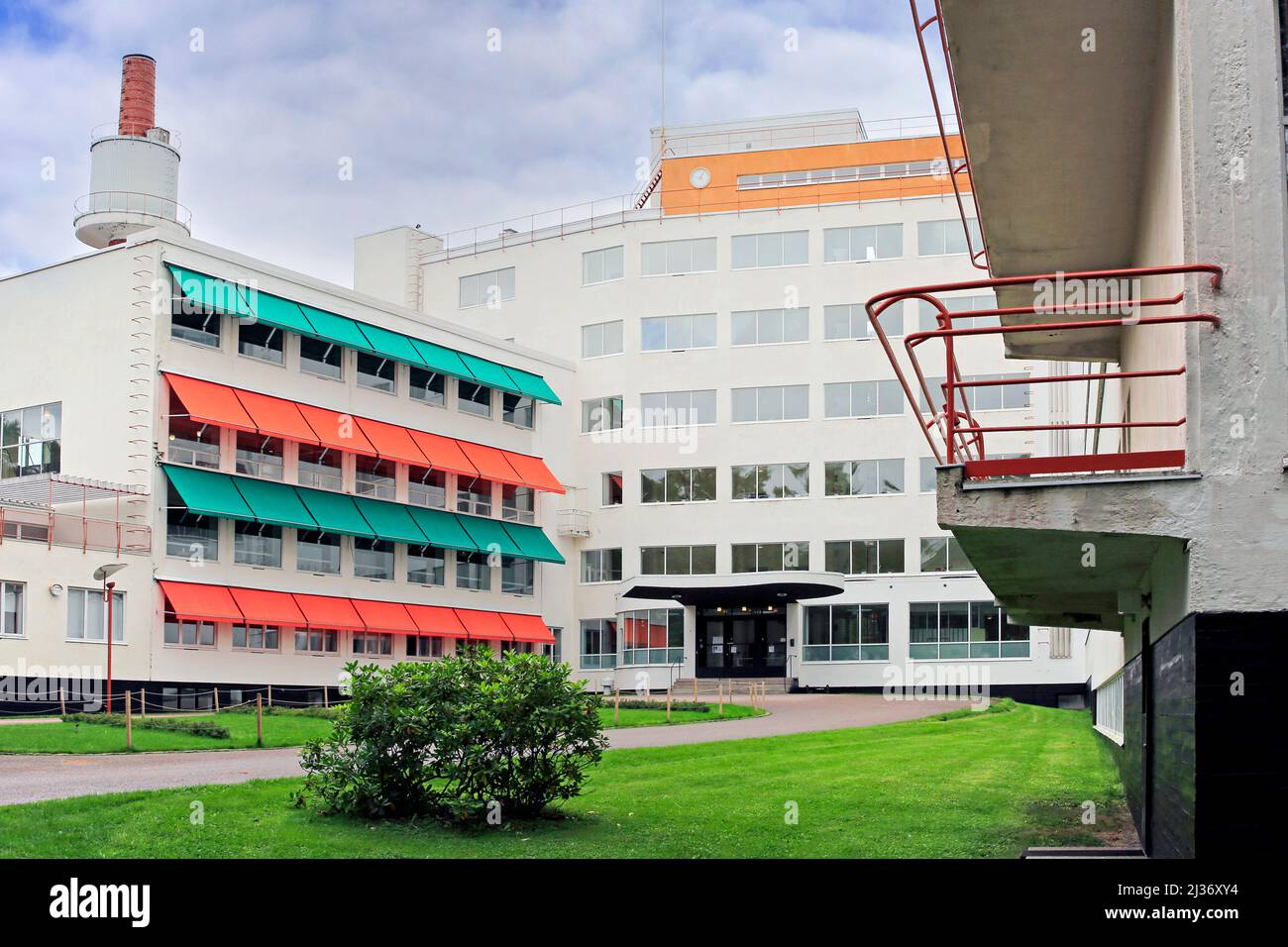 Vue sur l'entrée du Paimio Sanatorium, conçu par l'architecte finlandais Alvar Aalto et achevé en 1933. Paimio, Finlande. 5 septembre 2020. Banque D'Images