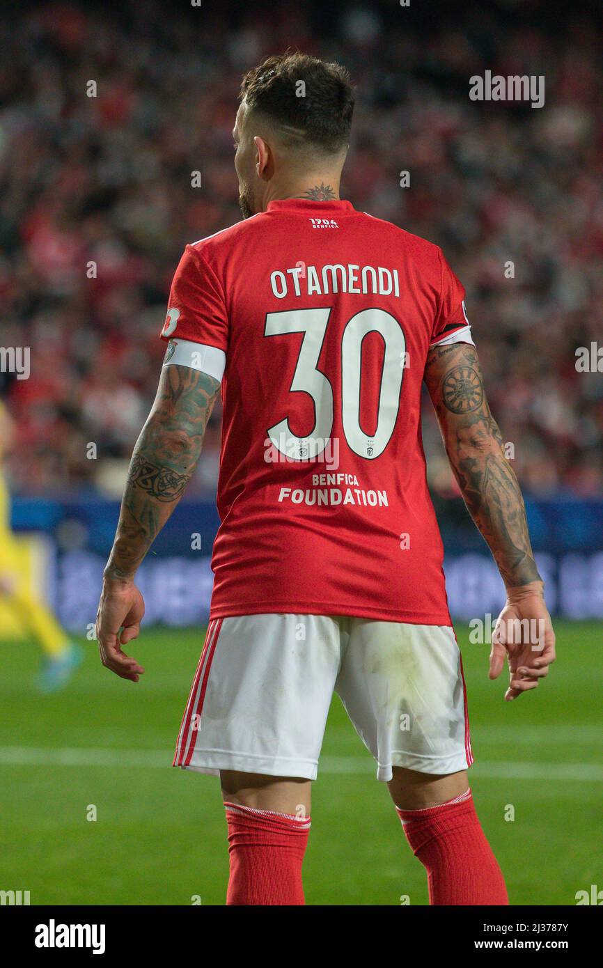 Lisbonne, Portugal. 05 avril 2022. Le défenseur argentin de Benfica Nicolas Otamendi (30) en action lors du match des 1st finales du segment de l'UEFA Champions League, Benfica vs Liverpool Credit: Alexandre de Sousa/Alay Live News Banque D'Images
