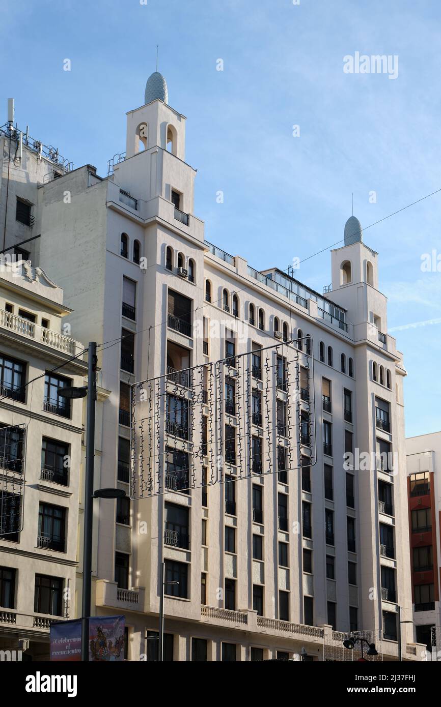 Vue sur le magnifique bâtiment Art déco de la Gran via, Madrid, Espagne. Banque D'Images