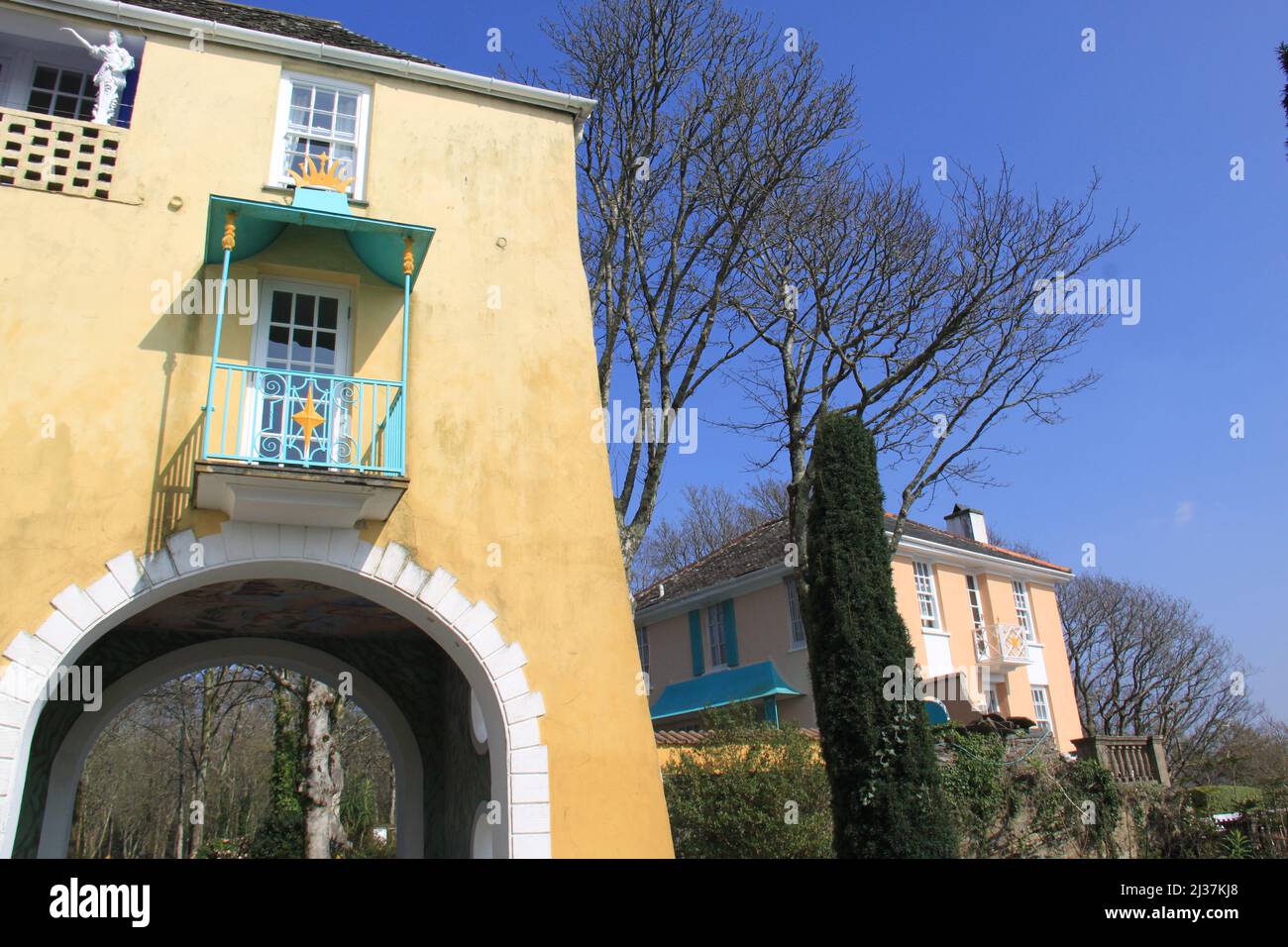 Portmeirion est un charmant village de style italiané sur la côte du nord du pays de Galles, conçu et construit par Sir Clough Williams-Ellis - Royaume-Uni, PETER GRANT Banque D'Images