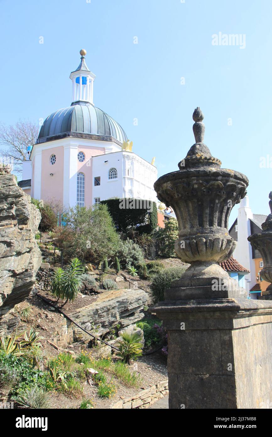 Portmeirion est un charmant village de style italiané sur la côte du nord du pays de Galles, conçu et construit par Sir Clough Williams-Ellis - Royaume-Uni, PETER GRANT Banque D'Images