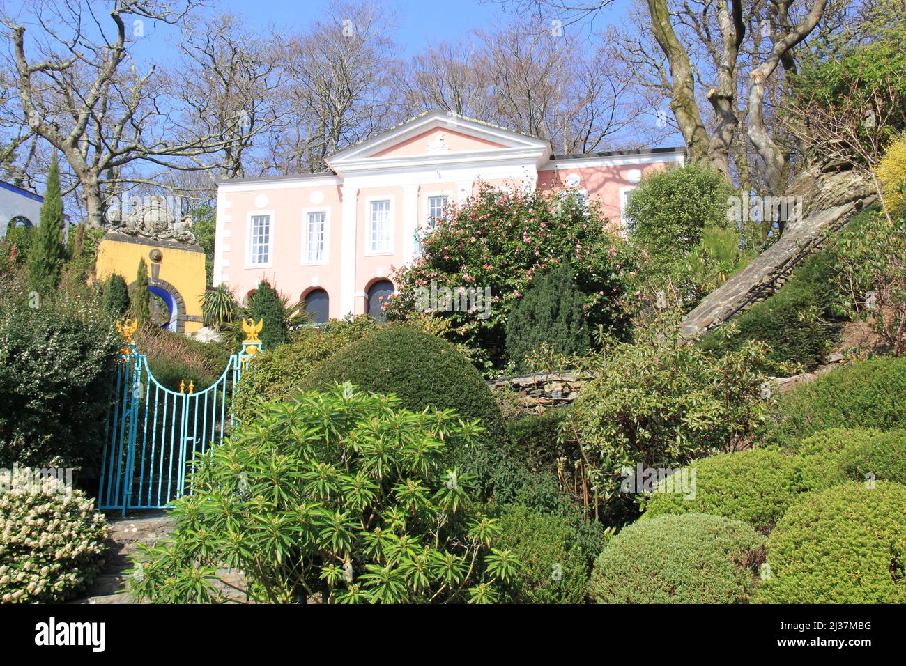 Portmeirion est un charmant village de style italiané sur la côte du nord du pays de Galles, conçu et construit par Sir Clough Williams-Ellis - Royaume-Uni, PETER GRANT Banque D'Images