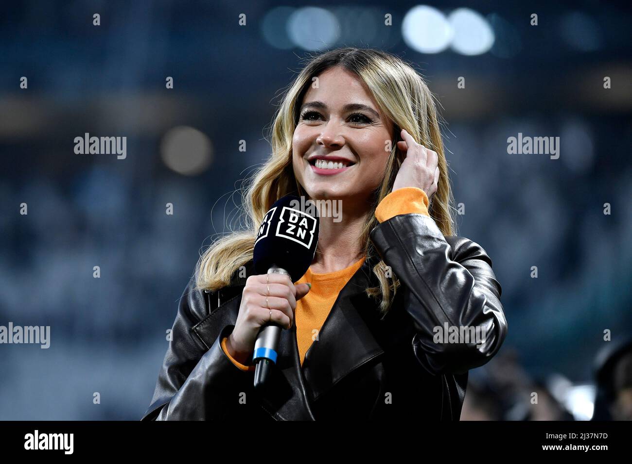 Diletta Leotta de DAZN pendant la série Un match de football 2021/2022 entre Juventus FC et FC Internazionale au stade Juventus de Turin (Italie), AP Banque D'Images