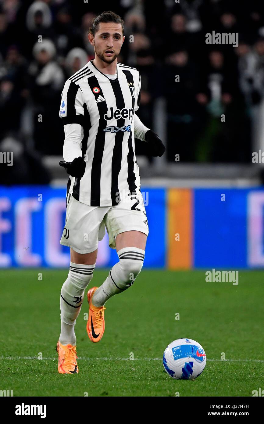 Adrien Rabiot de Juventus FC en action pendant la série Un match de football 2021/2022 entre Juventus FC et FC Internazionale au stade Juventus dans to Banque D'Images