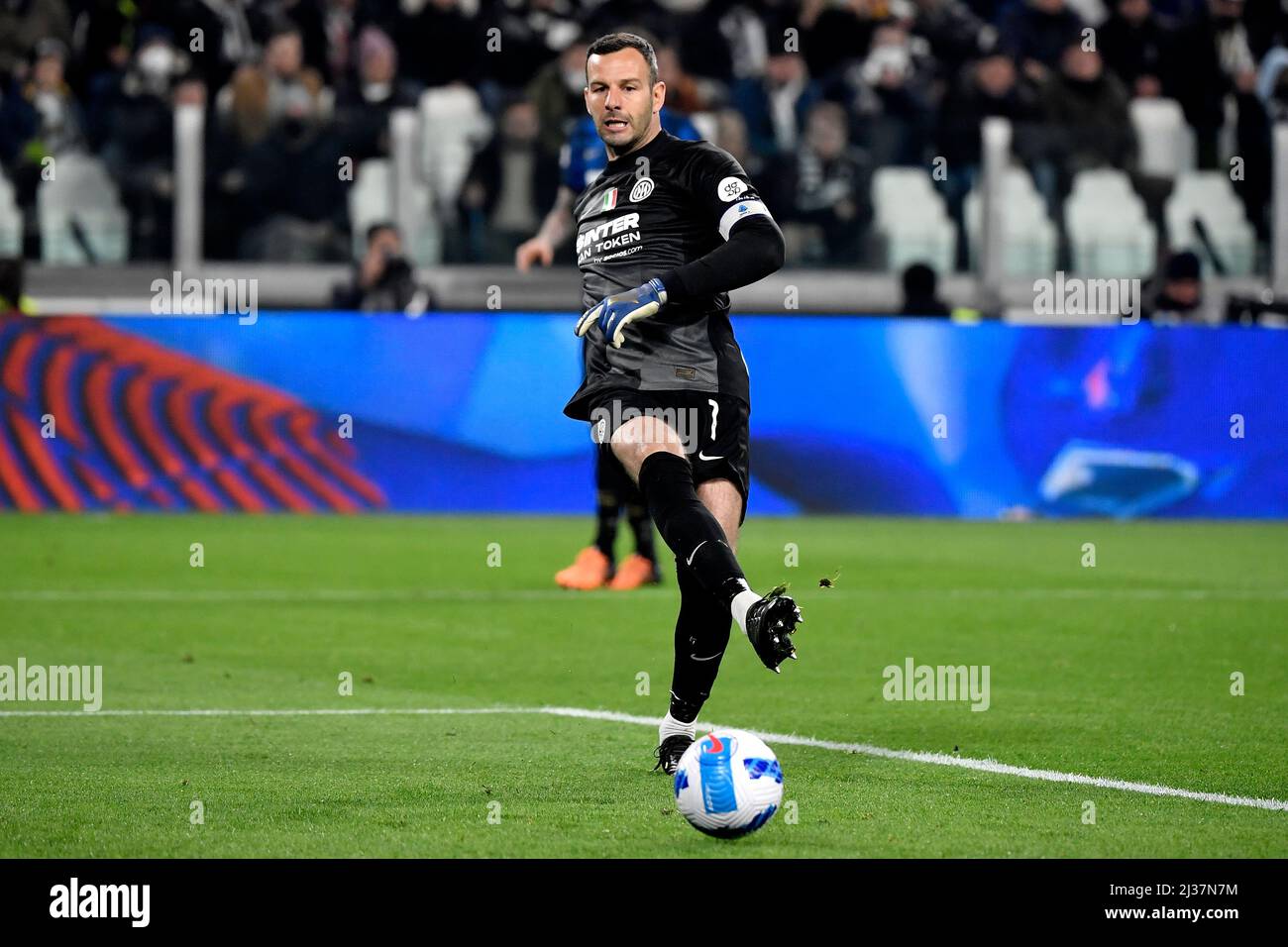 Samir Handanovic du FC Internazionale en action pendant la série Un match de football 2021/2022 entre Juventus FC et FC Internazionale à Juventus stad Banque D'Images
