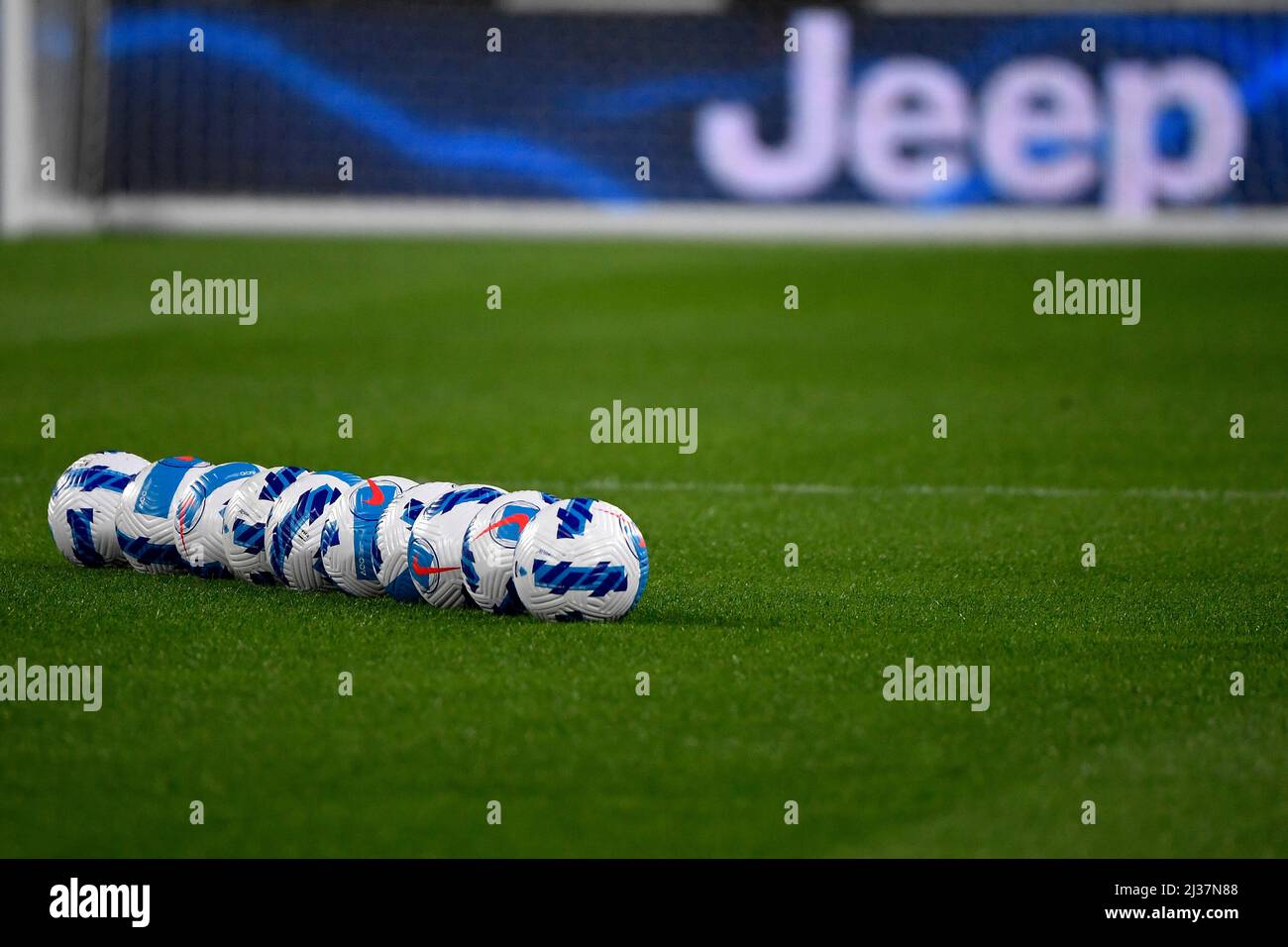 Nike se joue devant une publicité Jeep lors du match de football de la série 2021/2022 entre le Juventus FC et le FC Internazionale au stade Juventus Banque D'Images