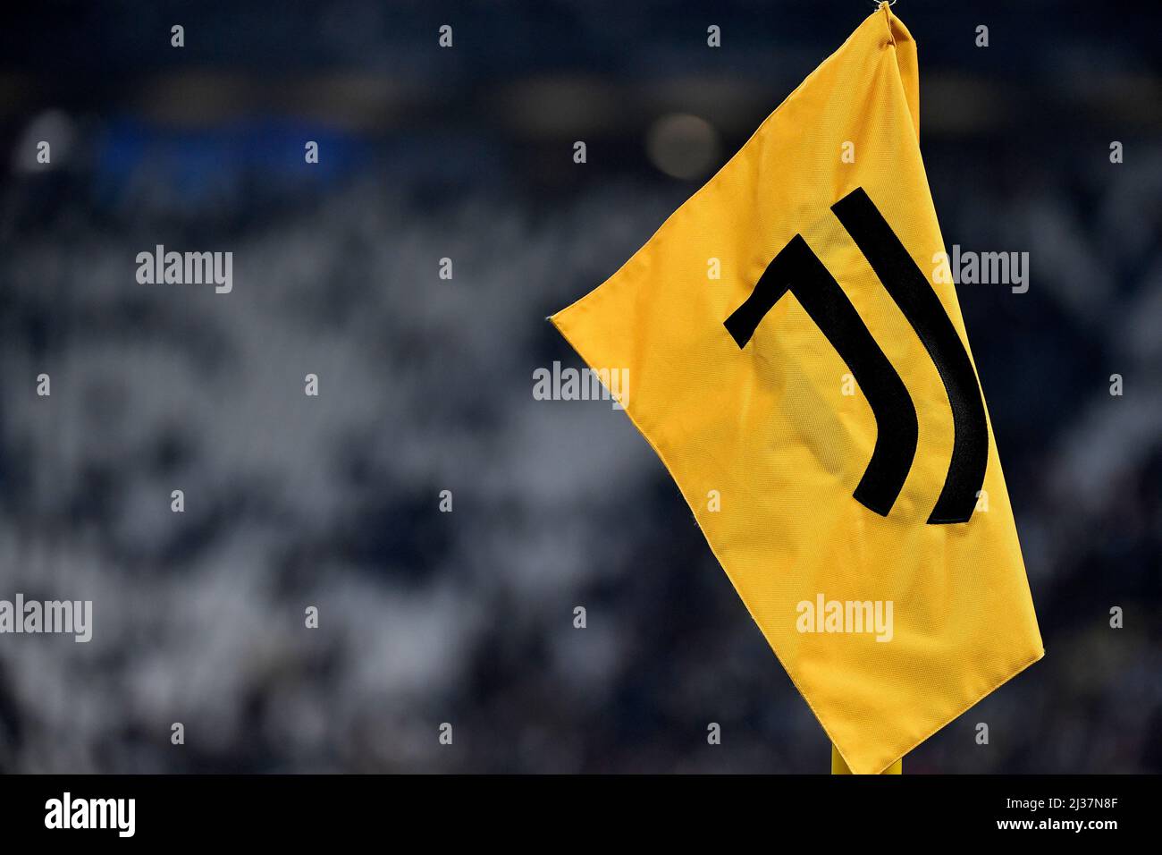 Le logo Juventus est imprimé sur un drapeau d'angle lors du match de football de la série 2021/2022 entre le Juventus FC et le FC Internazionale à Juventus stadi Banque D'Images