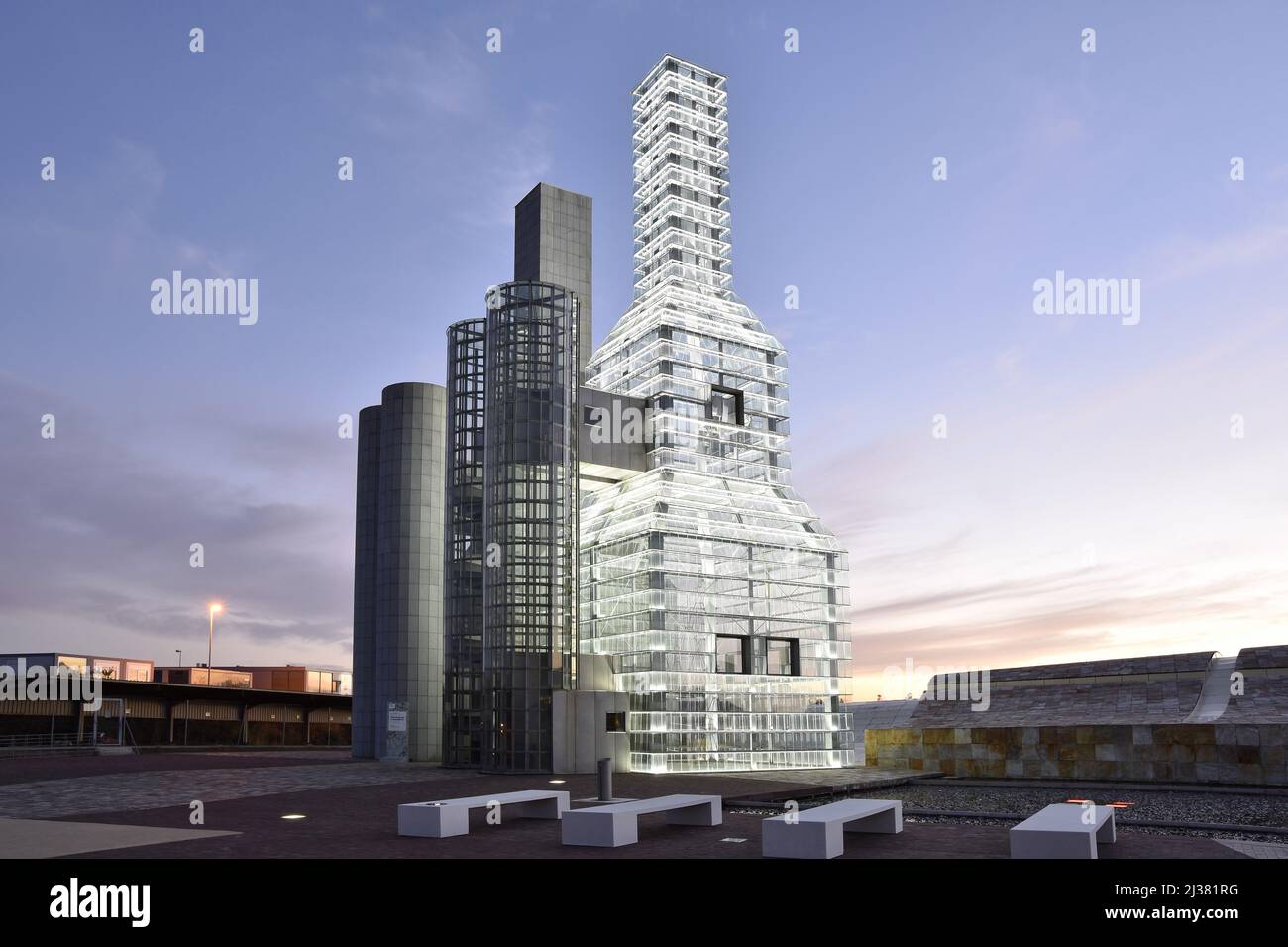 Hejduk Memorial Towers, structure moderne avant-gardiste conçue par l'architecte John Hejduk. Situé dans le Saint-Jacques-de-Compostelle Galice Espagne. Banque D'Images