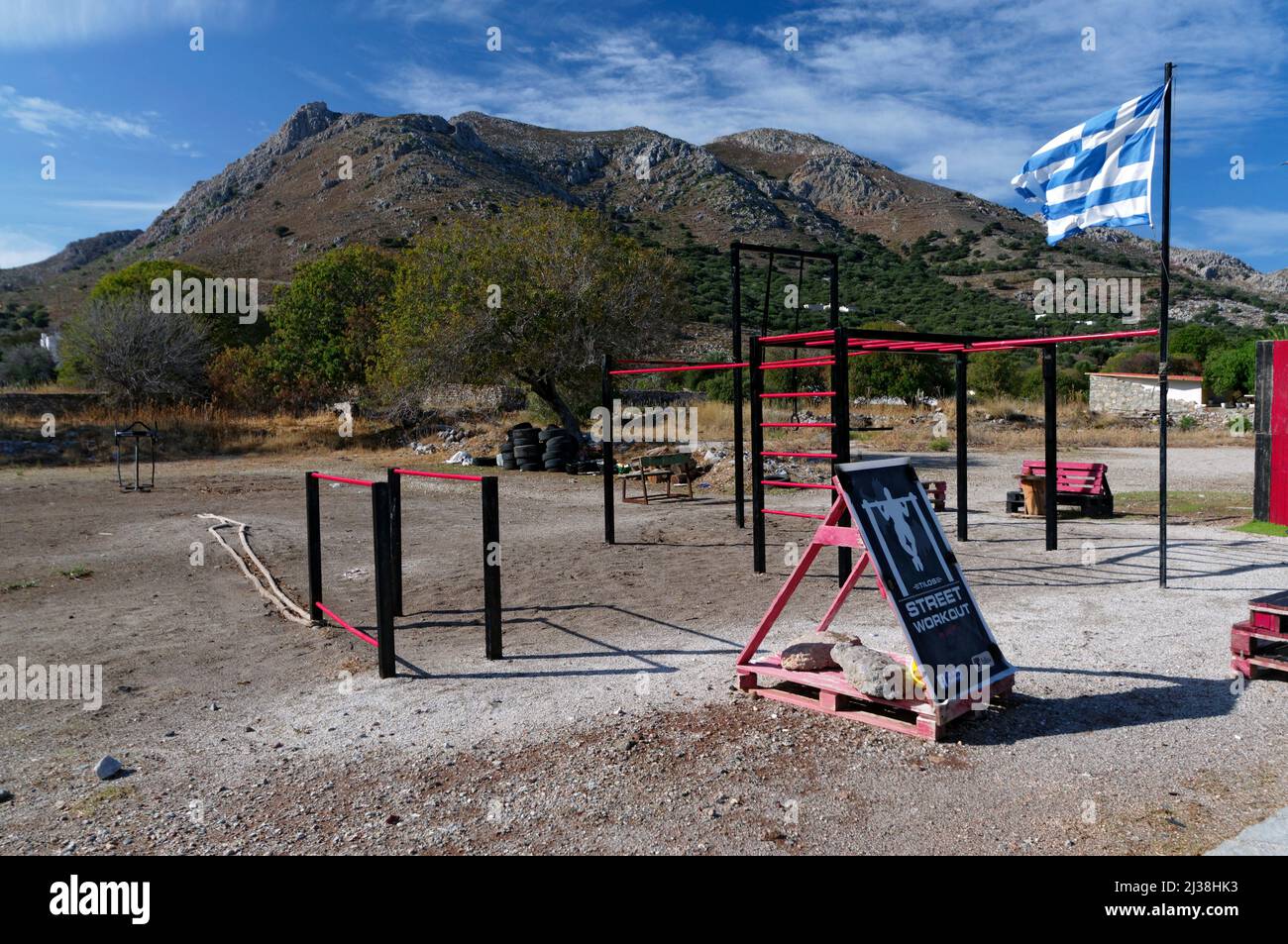 Street Workout Outdoor Gym, Livadia, Tilos, îles Dodécanèse, Egée du Sud, Grèce. Banque D'Images