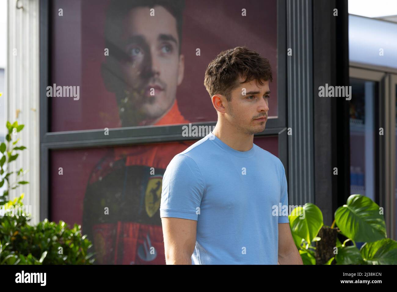 Melbourne, Australie. 06th avril 2022. Charles Leclerc de Monaco et Ferrari dans le paddock lors des préparatifs avant le Grand Prix d'Australie 2022 au circuit du Grand Prix d'Albert Park. (Photo de George Hitchens/SOPA Images/Sipa USA) crédit: SIPA USA/Alay Live News Banque D'Images