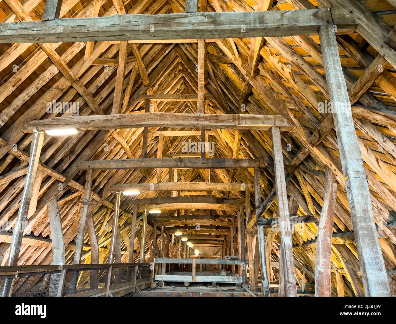 À l'intérieur du toit, au-dessus de la Nave et du Quire de la cathédrale de Salisbury, en Angleterre. Banque D'Images