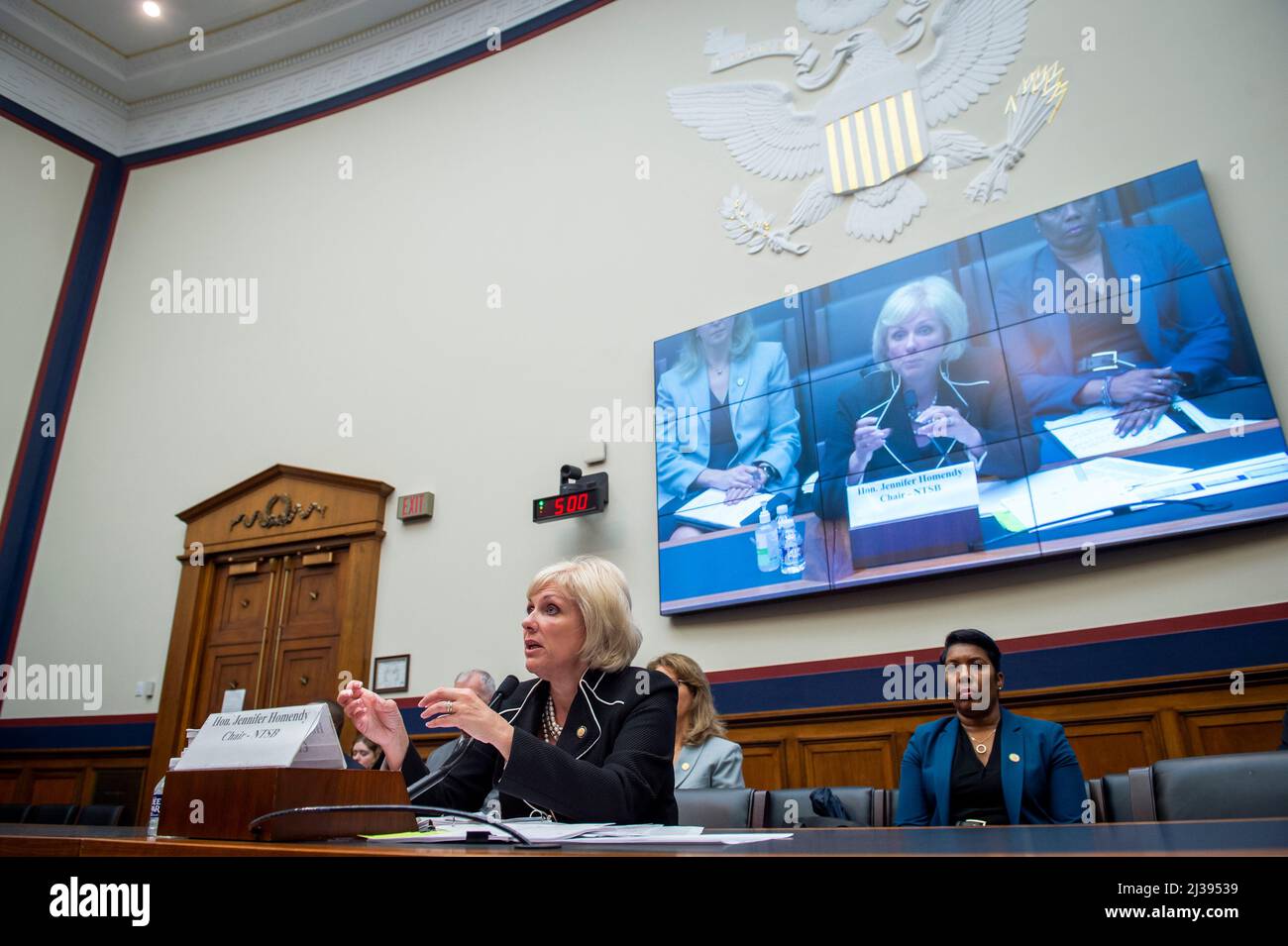 Washington, États-Unis d'Amérique. 06th avril 2022. Jennifer Homendy, présidente du Bureau national de la sécurité des transports, comparaît devant une audience du Comité de la Chambre des communes sur les transports et l'infrastructure intitulée « autorisation du Bureau national de la sécurité des transports » dans l'immeuble Rayburn House à Washington, DC, le mercredi 6 avril 2022. Crédit: Rod Lamkey/CNP/Sipa USA crédit: SIPA USA/Alay Live News Banque D'Images