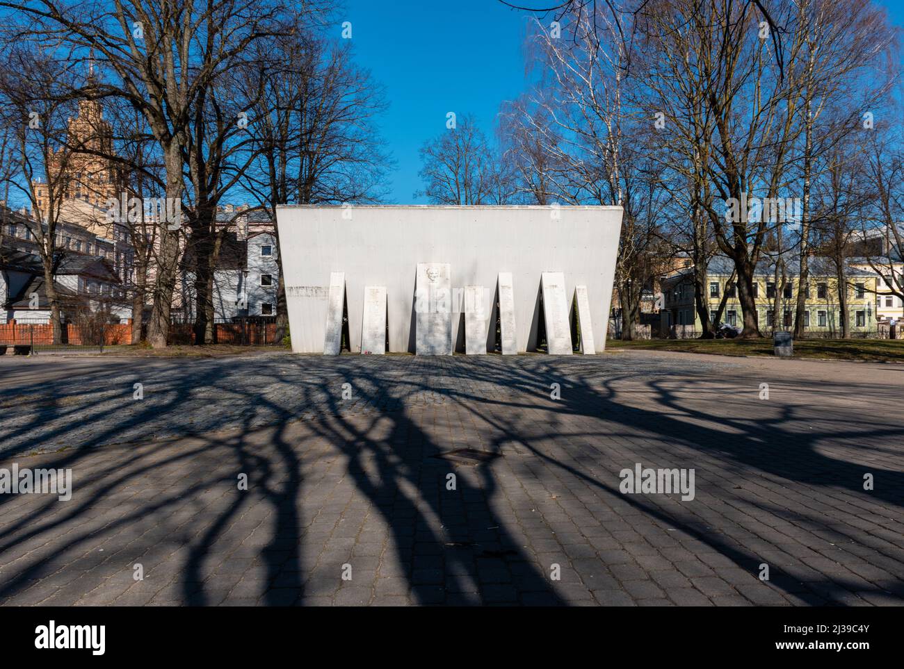 Monument commémoratif sur les ruines de la grande synagogue chorale à Riga, Lettonie Banque D'Images