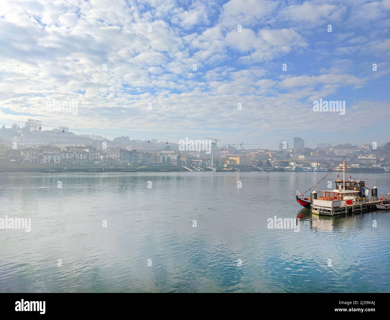 Zone touristique sur le fleuve Douro, paysage panoramique avec vue sur Gaia, Portugal Banque D'Images