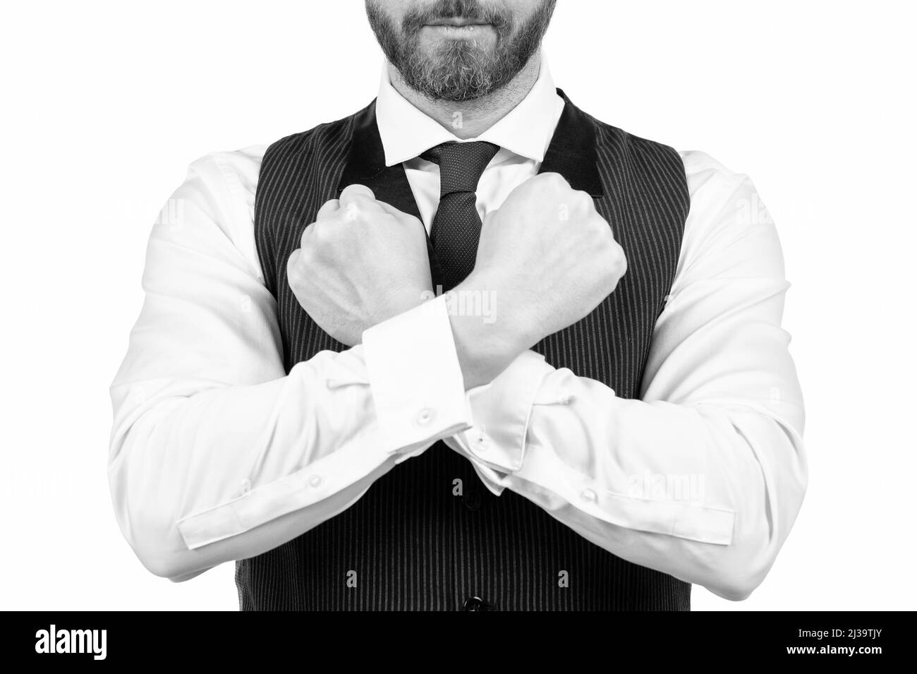 bras croisés avec des poings d'homme d'affaires isolés sur fond blanc, geste. Banque D'Images