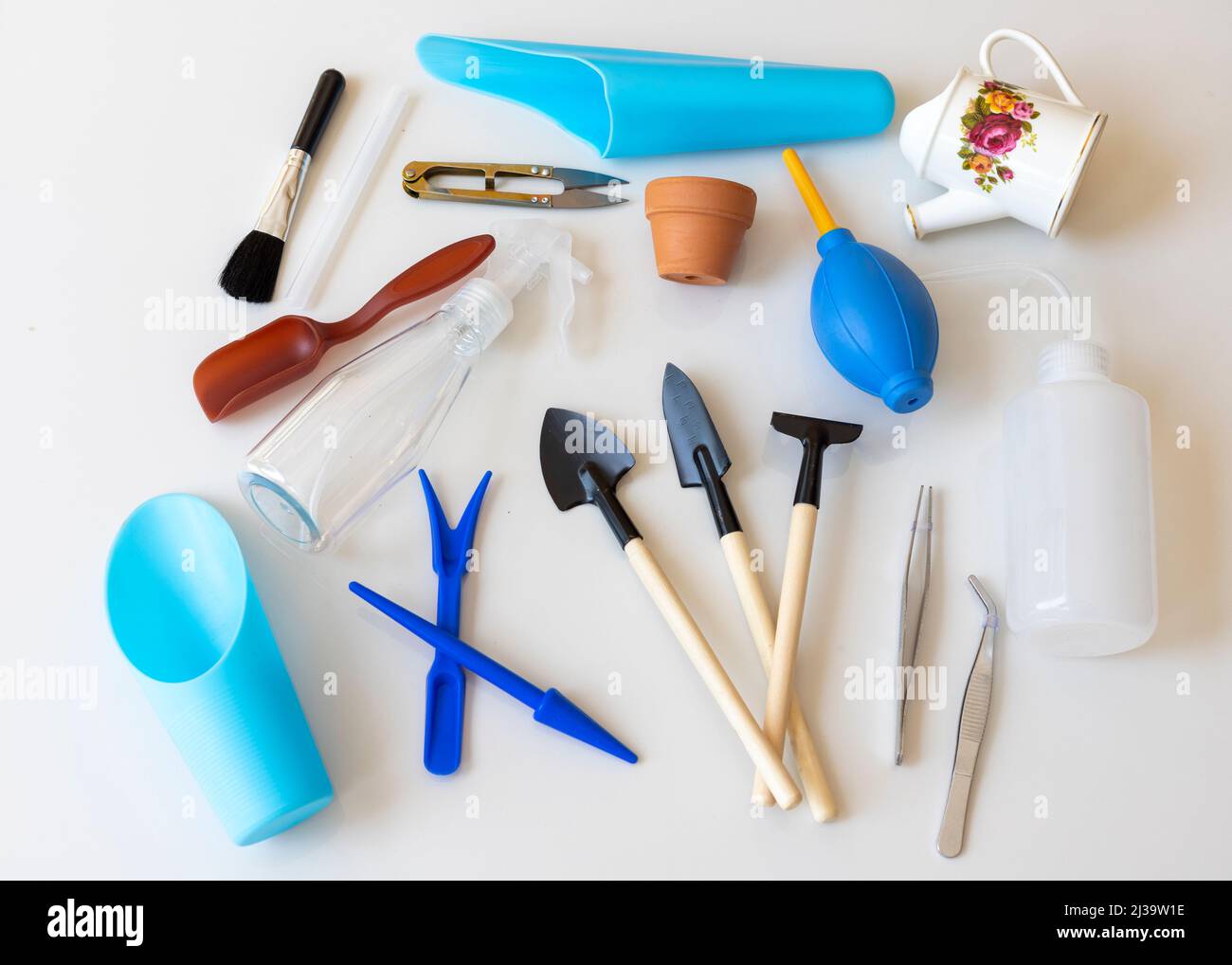 Outils de jardinage avec fond blanc Banque D'Images Outils de jardinage avec fond blanc Banque D'Images