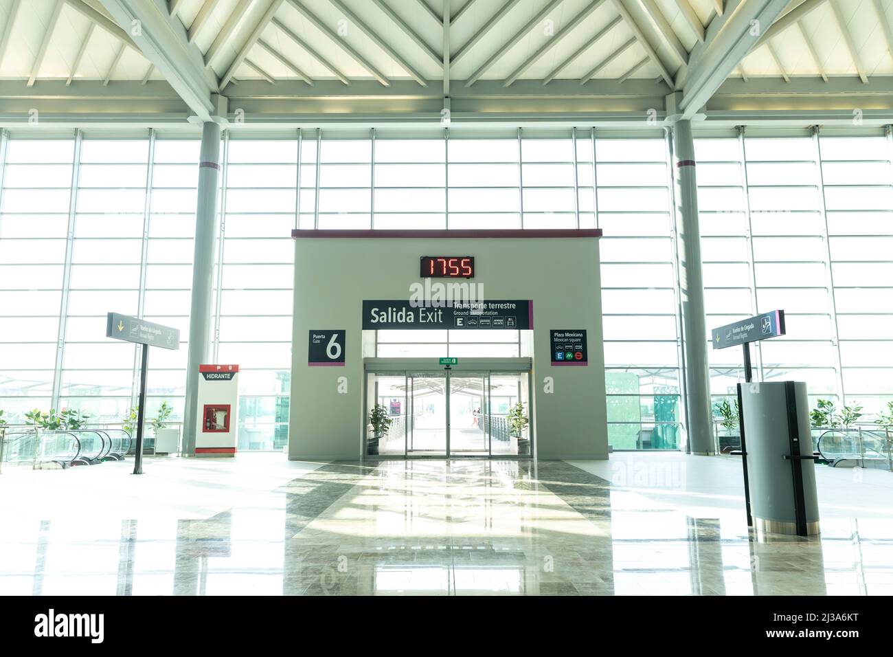 Intérieur de l'aéroport international Felipe Angeles. Hall des départs. Banque D'Images