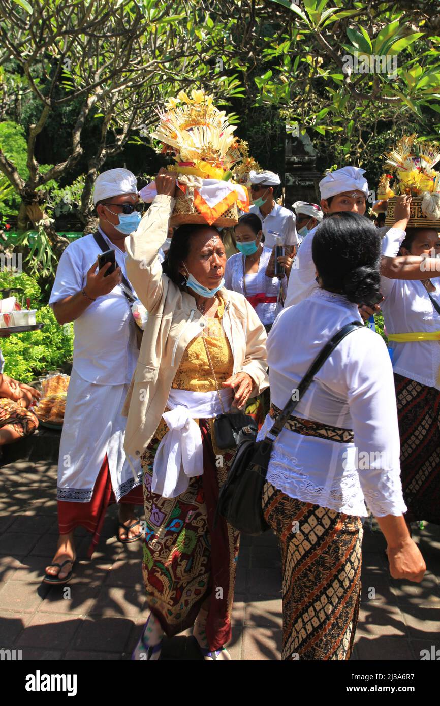 Cérémonie à Pura Goa Lawah ou au temple de la grotte de Goa Lawah Bat à Goa Lawah, Klungkung, Bali, Indonésie. Banque D'Images