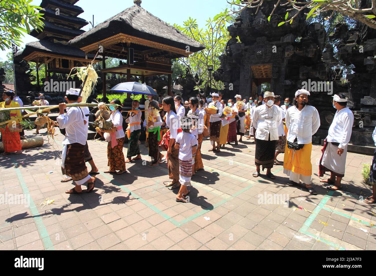 Cérémonie à Pura Goa Lawah ou au temple de la grotte de Goa Lawah Bat à Goa Lawah, Klungkung, Bali, Indonésie. Banque D'Images