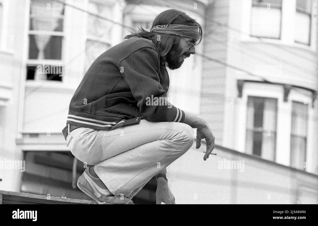 Rock Scully qui a contribué à l'installation de la scène pour le Haight Ashbury Street Festival à San Francisco, au cours duquel les morts reconnaissants se sont produit en 1980. Banque D'Images