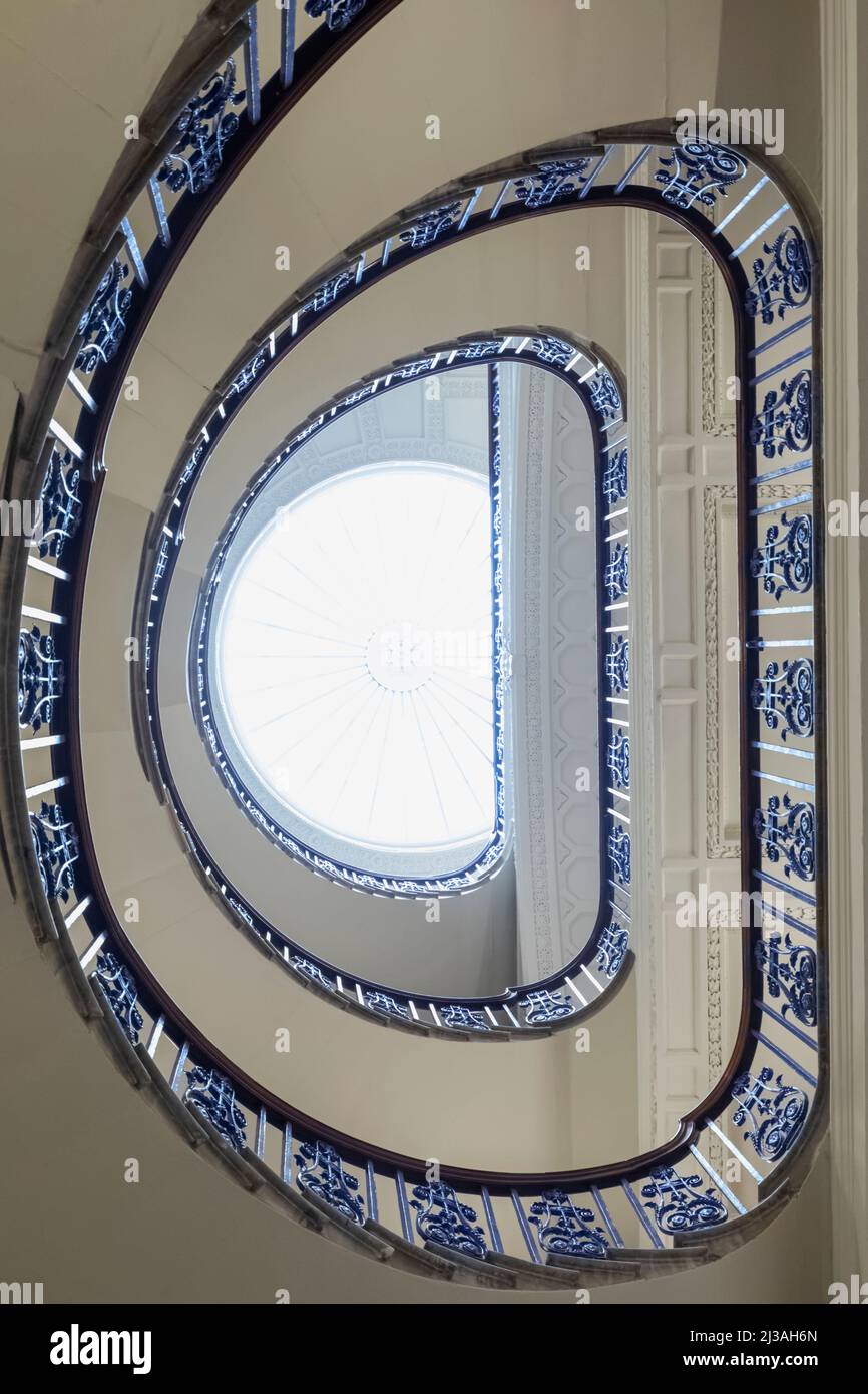 Angleterre, Londres, Somerset House, la galerie Courtauld, l'escalier conçu par William Chambers Banque D'Images