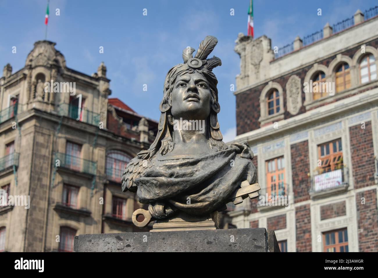 Statue, Cuauhtemoc, Zocalo, Mexico, Mexique Banque D'Images