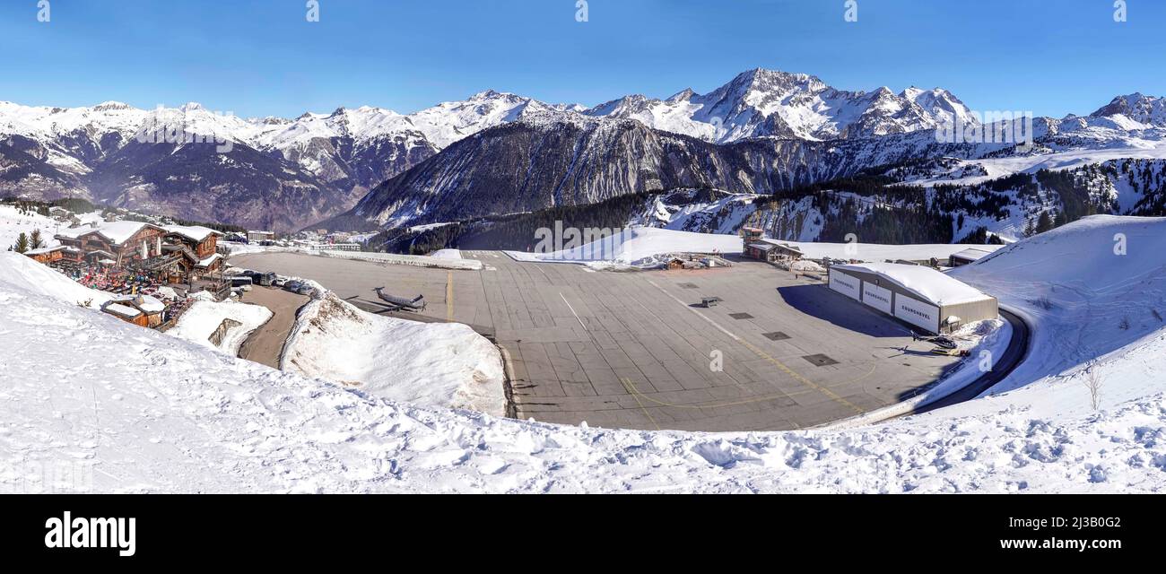 Aéroport, Altiport de Courchevel, Vallée de Courchevel, Département Savoie, France Banque D'Images