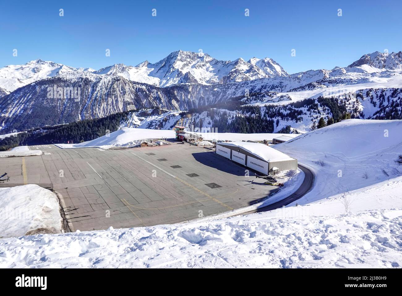 Aéroport, Altiport de Courchevel, Vallée de Courchevel, Département Savoie, France Banque D'Images