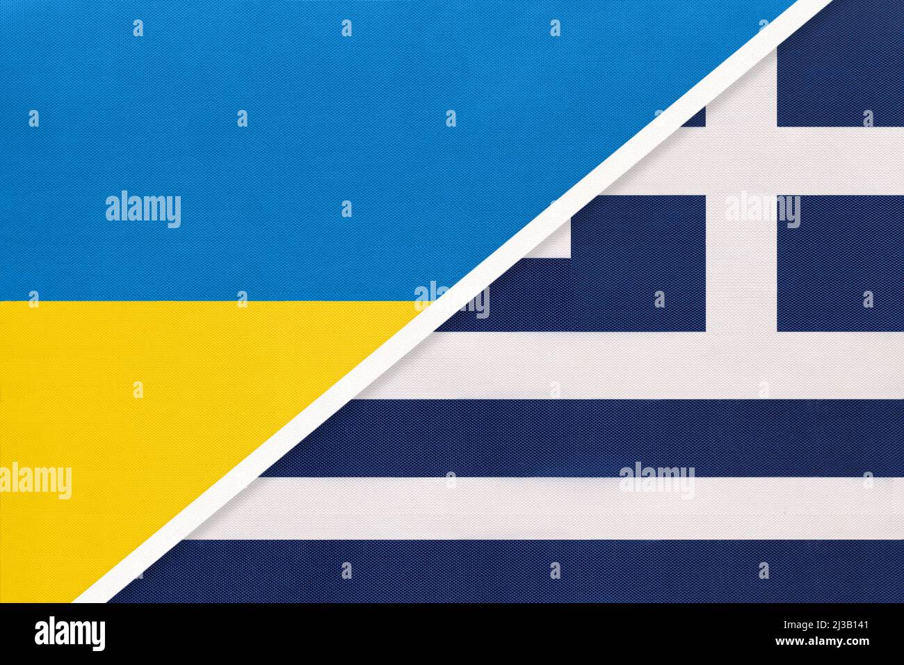 Ukraine et Grèce ou République hellénique, symbole de pays. Drapeaux nationaux ukrainiens contre grecs. Relations et partenariat entre deux pays. Banque D'Images