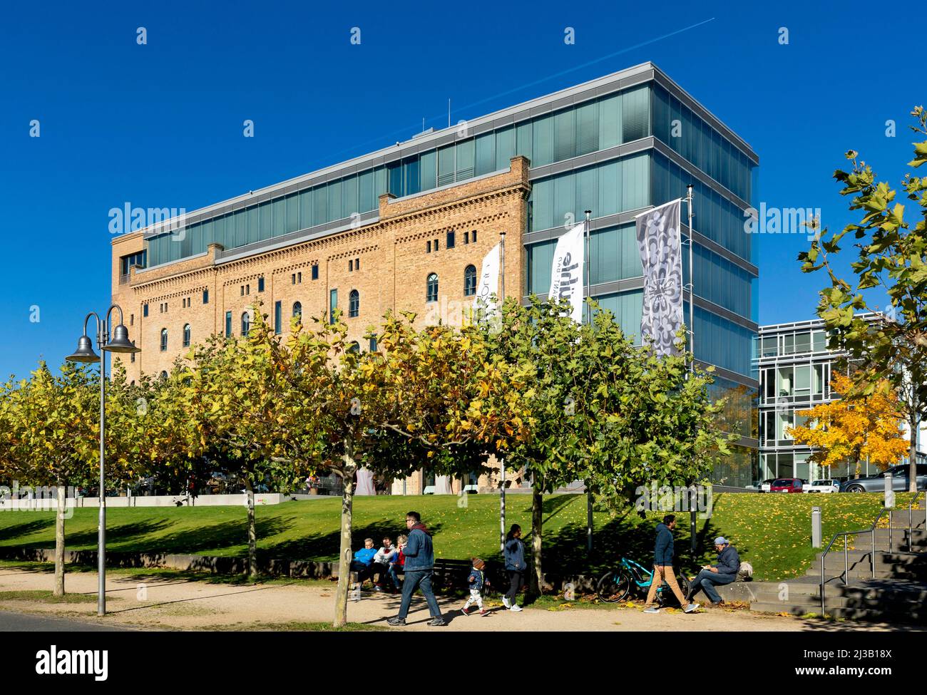 Rohmuehle, immeuble de bureaux et restaurant, ancienne cimenterie de Portland, quartier urbain de Bonner Bogen, Bonn, Rhénanie-du-Nord-Westphalie Banque D'Images