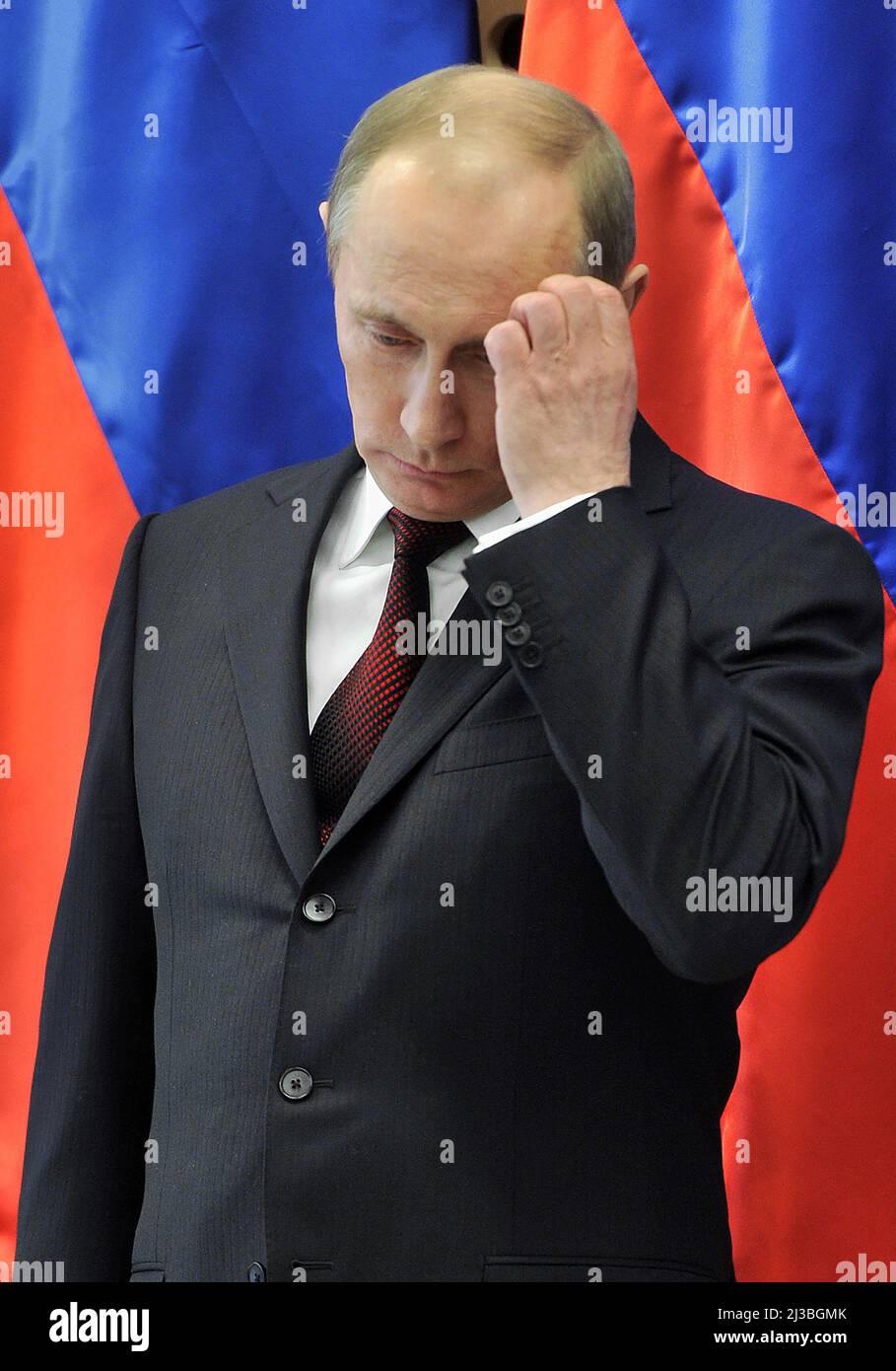 BRDO PRI KRANJU, SLOVÉNIE - 22 MARS 2011 : Vladimir Vladimirovich Poutine tient la tête pendant la visite en Slovénie. Banque D'Images