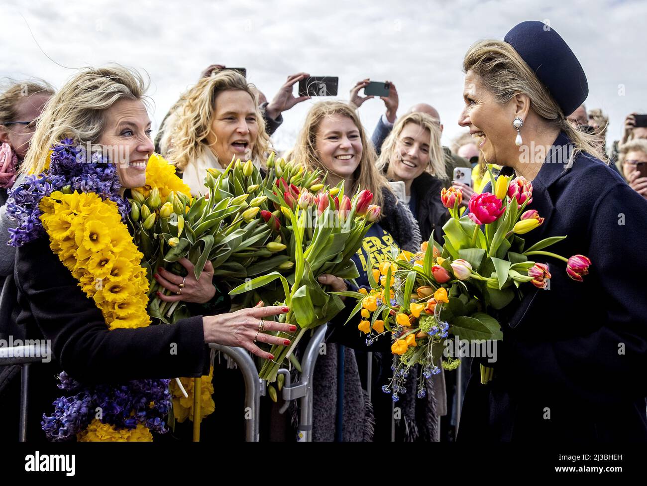 2022-04-07 12:49:53 HILLEGOM - le roi Willem-Alexander et la reine Maxima visite de Tulip Barn pendant une visite régionale à la Dune et bulbe région dans le Sud de la Hollande. KOEN VAN WEEL pays-bas sortie - belgique sortie Banque D'Images