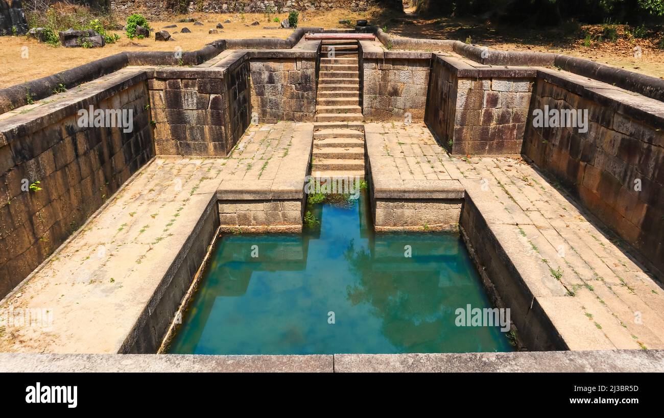 Ancien bain d'eau au fort Kavaledurga, Shimoga, Karnataka, Inde Banque D'Images