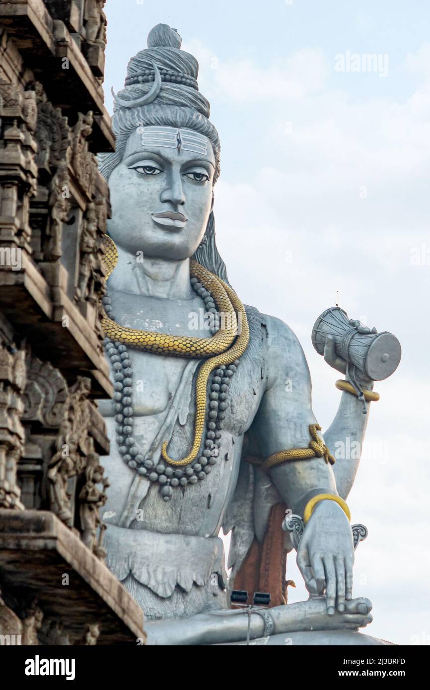 Deuxième plus grande statue de Lord Shiva 130ft Haut commissionné par le philanthrope R. N. Shetty, Murudeshwara, Uttara Kannada, Karnataka, Inde Banque D'Images