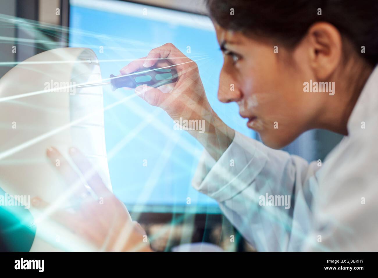 Jeune femme ingénieur robot de construction Banque D'Images