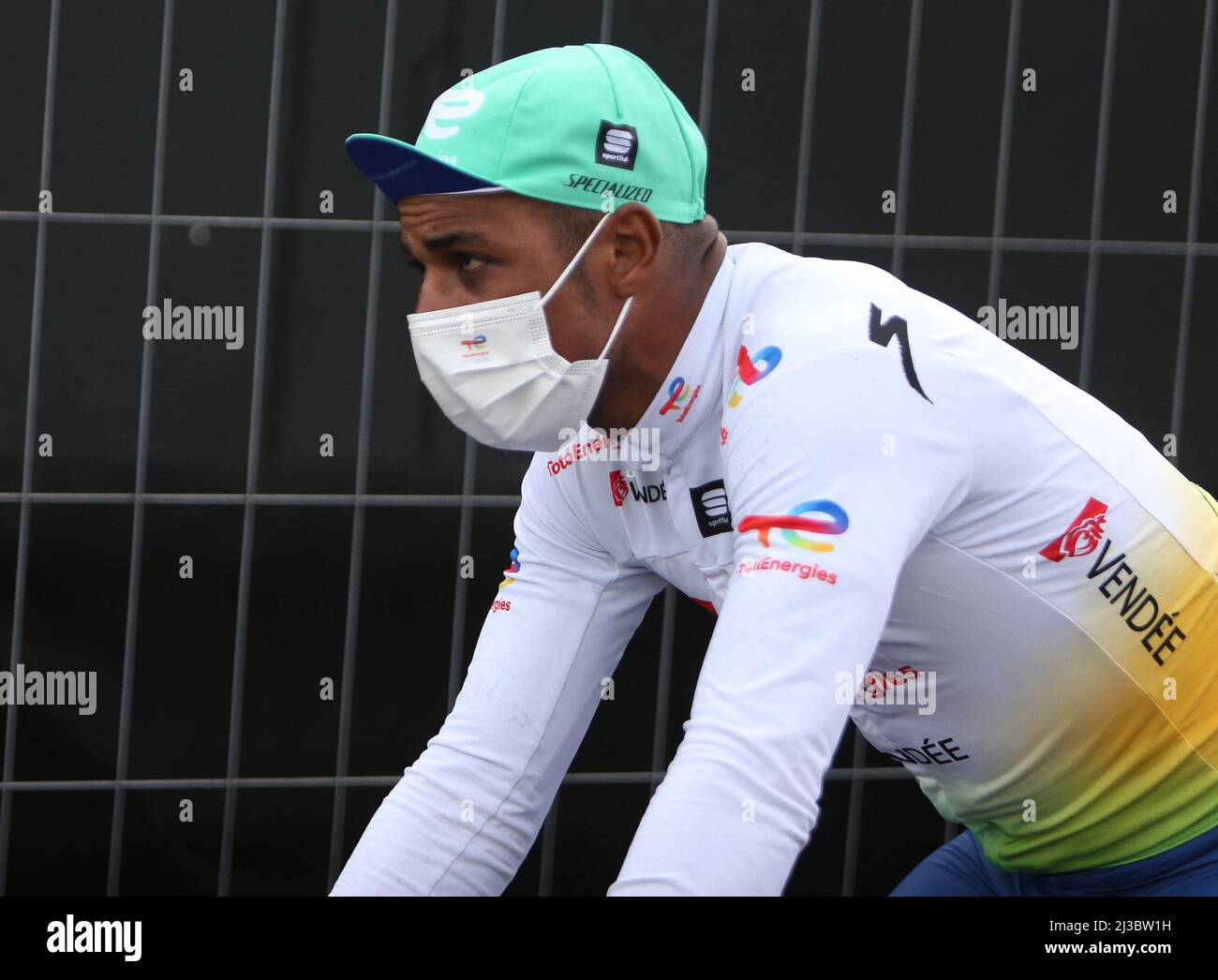 Lorrenzo Manzin de Total Energies pendant le circuit cyciste Sarthe – pays  de la Loire 2022, étape 3, Sablé-sur-Sarthe - Sablé-sur-Sarthe (176,5 km)  le 7 avril 2022 à sable-sur-Sarthe, France. Photo de