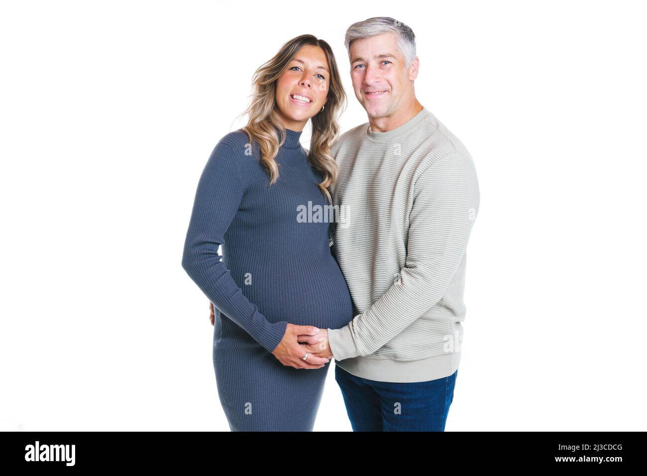 Caucasian couple expecting baby smiling happy studio isolé sur fond blanc Banque D'Images