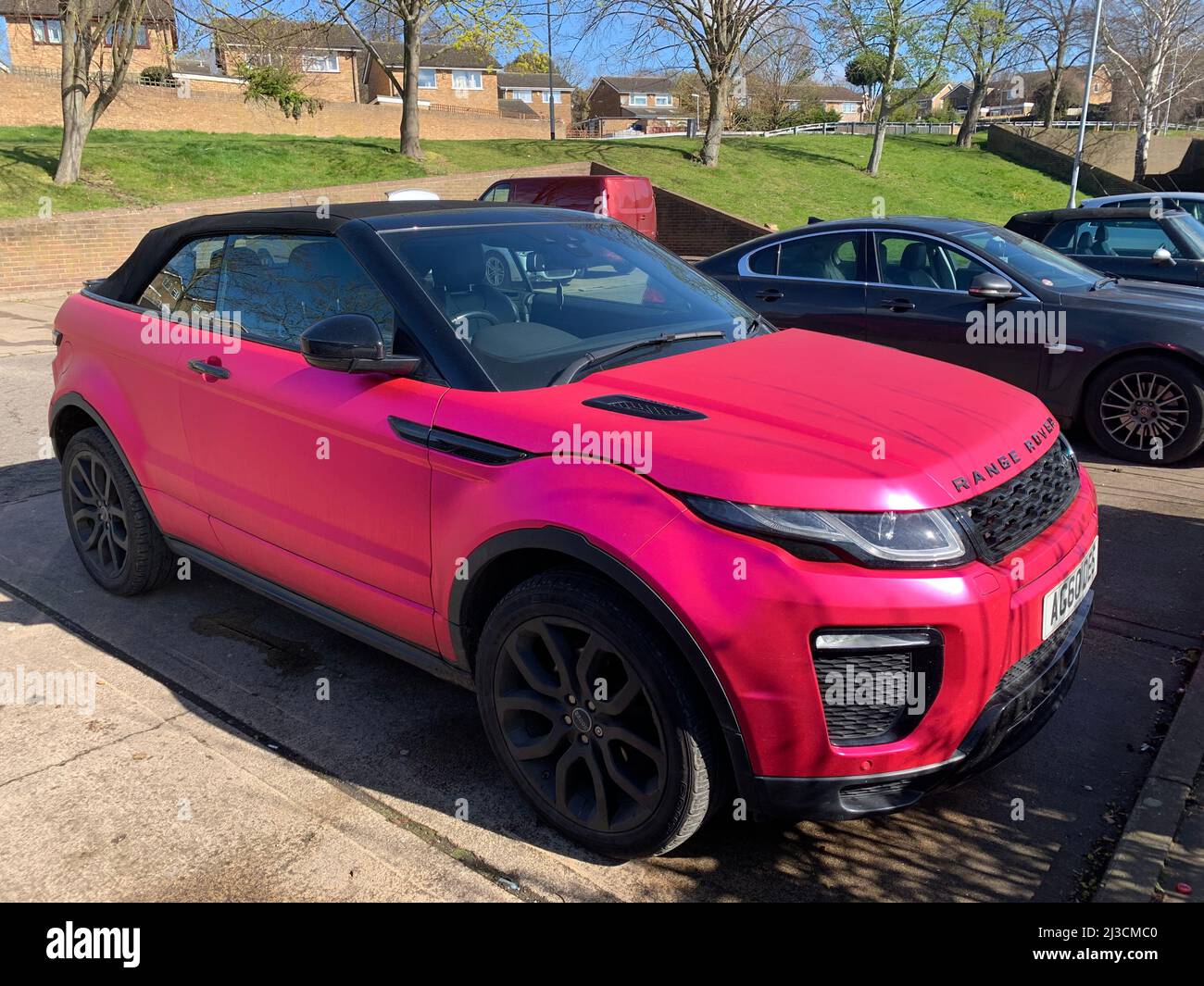 Pink range rover Banque de photographies et d'images à haute résolution -  Alamy