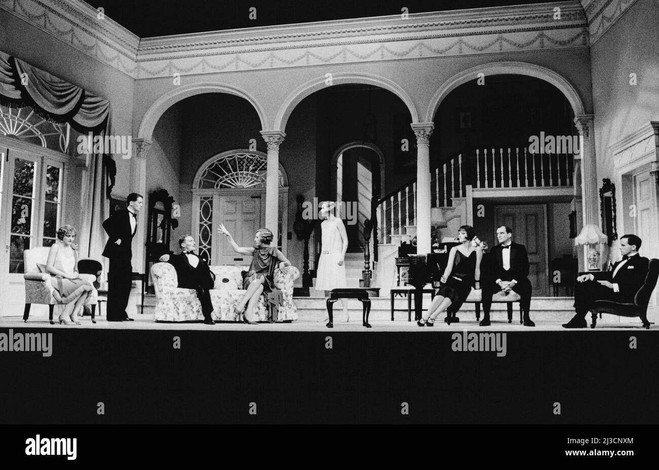 l-r : Abigail McKern (Jackie Coryton), Mark Payton (Simon Bliss), Donald Pickering (Richard Greatham), Penelope Keith (Judith Bliss), Rosalyn Landor (Sorel Bliss), Susan Bovell (Myra Arundel), Moray Watson (David Bliss), David Deloms (Sandy Tidelve), W1 25, 10/1983, dans le théâtre de la Reine Tell, par le FOIN de Londres, par Carl Tell. Joe Davis directeur: Kim Grant Banque D'Images