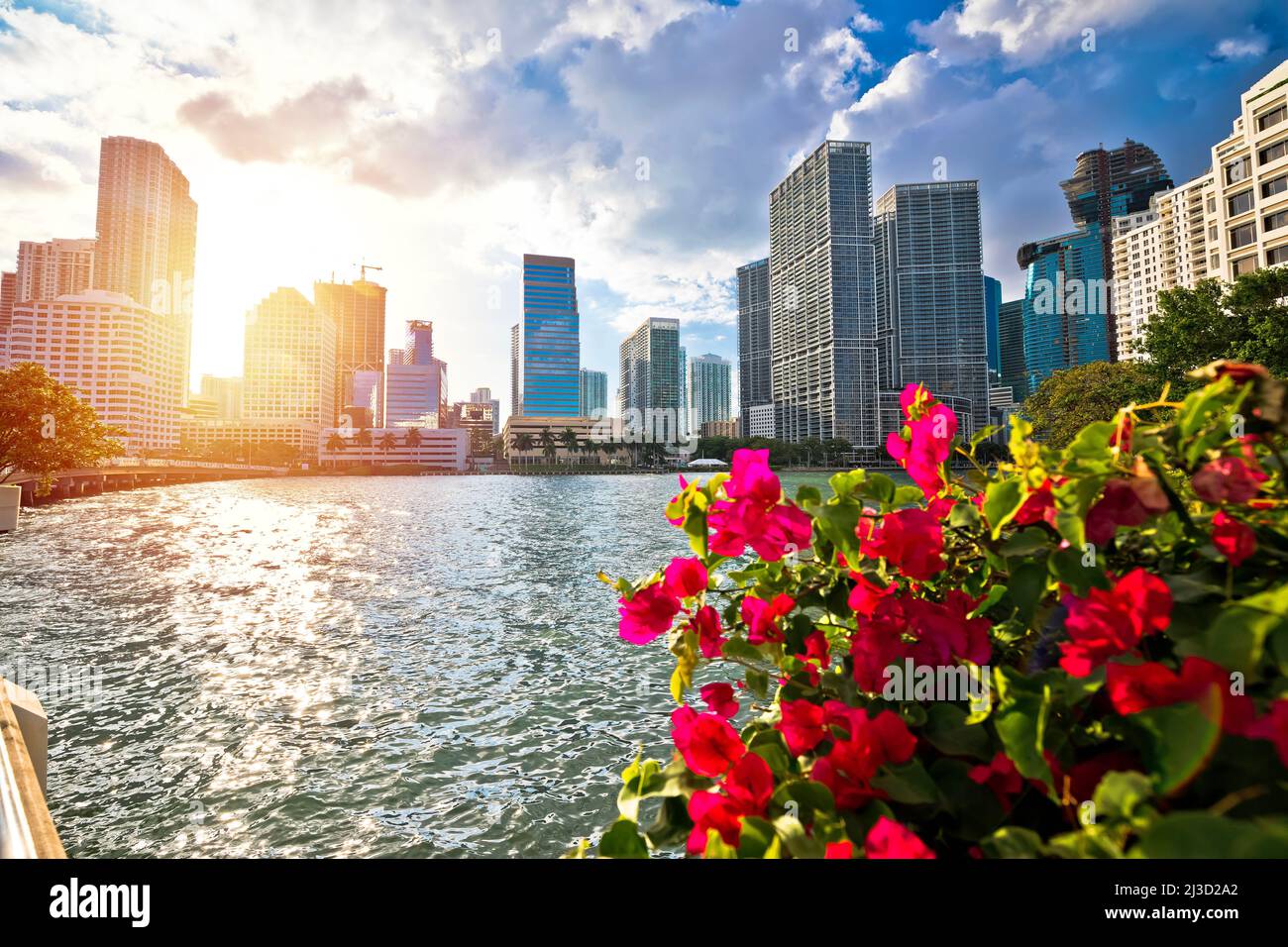 Promenade au bord de l'eau à Miami et vue sur le coucher du soleil, État de Floride des États-Unis Banque D'Images