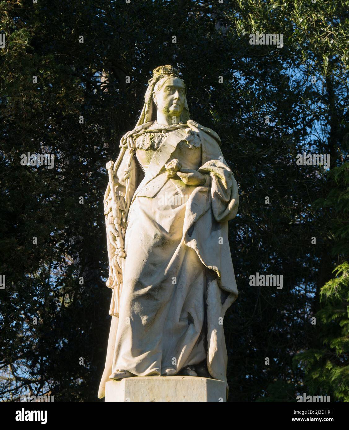 Statue en marbre de la reine Victoria, à Abbey Gardens, Abingdon -on -Thames Oxfordshire Banque D'Images