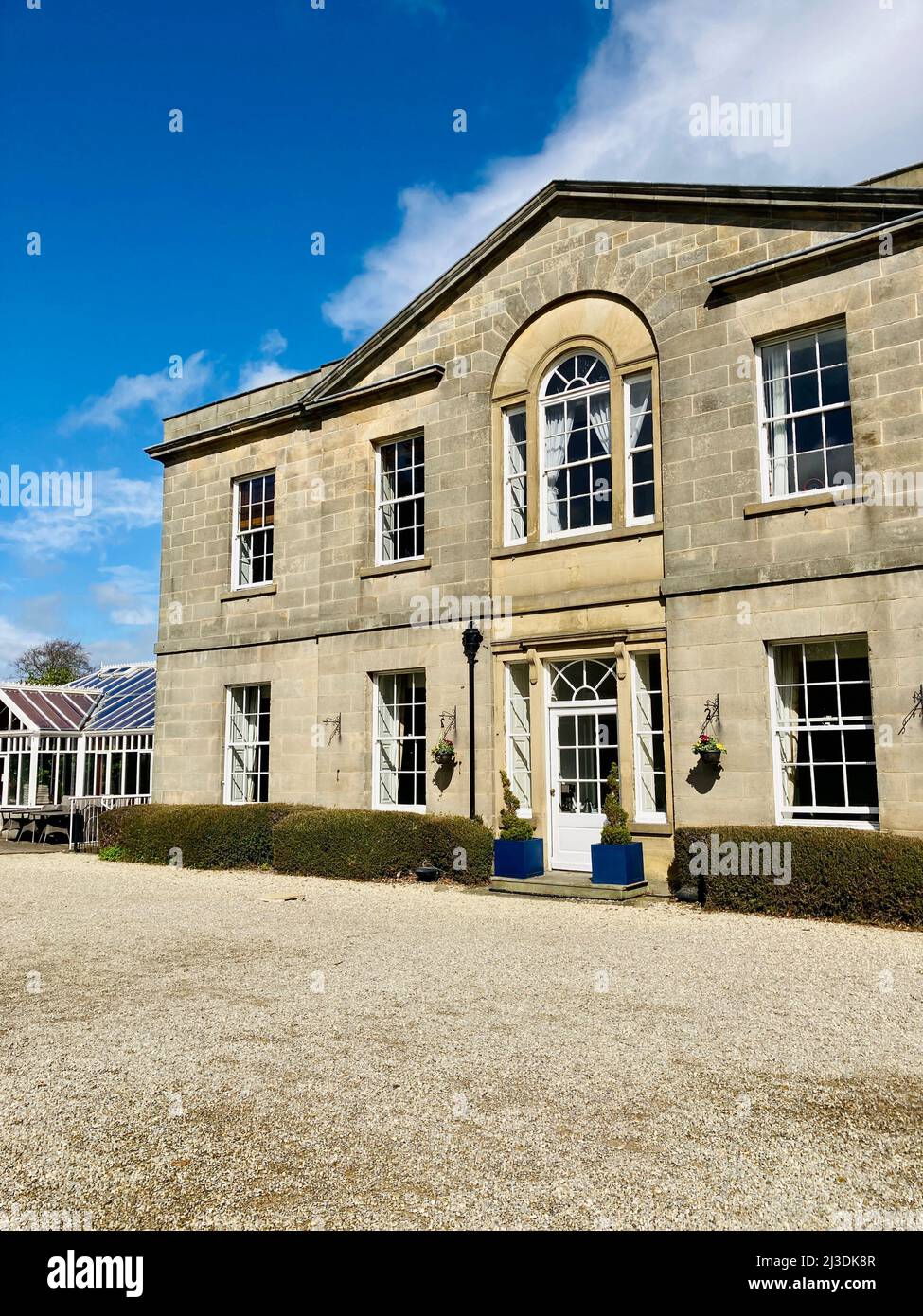 Cookridge Hall, une maison de campagne en pierre datant de 17th ans, est actuellement occupée par le Bannatyne Health Club (une salle de gym et un spa) et un lieu de mariage. Leeds, Royaume-Uni. Banque D'Images