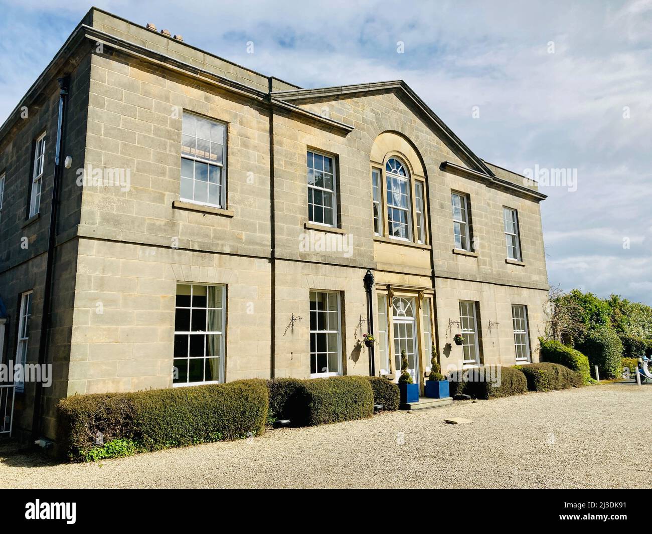 Cookridge Hall, une maison de campagne en pierre datant de 17th ans, est actuellement occupée par le Bannatyne Health Club (une salle de gym et un spa) et un lieu de mariage. Leeds, Royaume-Uni. Banque D'Images